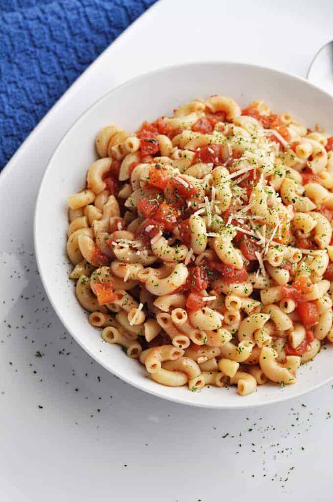 Macaroni & tomatoes recipe in white bowl