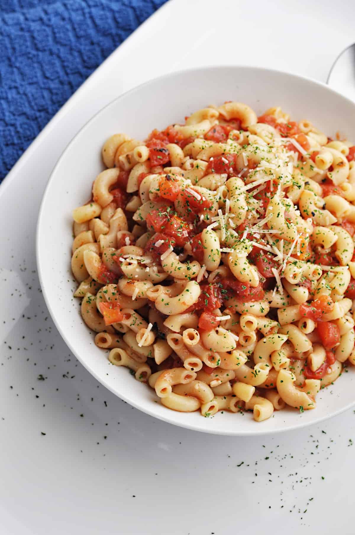 Macaroni & tomatoes recipe in white bowl