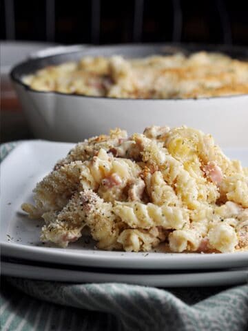 Ham and chicken with pasta served and ready to eat