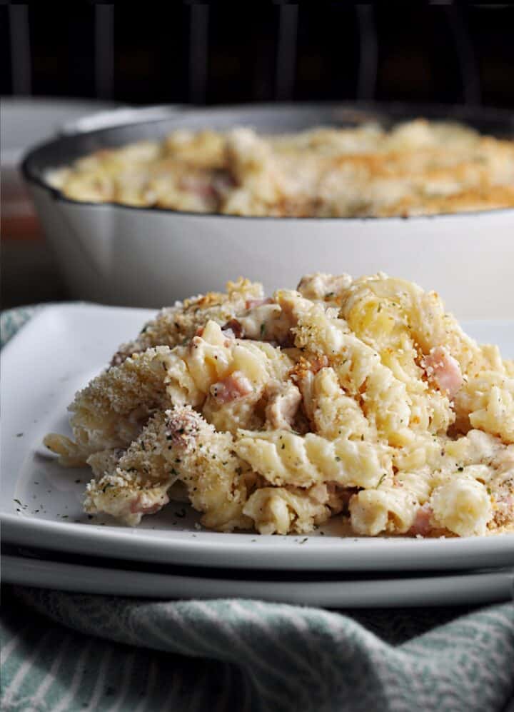 Ham and chicken with pasta served and ready to eat