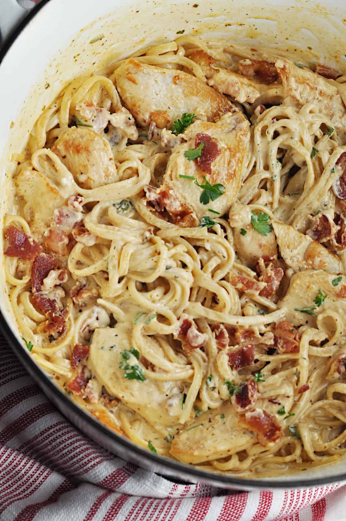 Linguini with bacon and cream sauce 