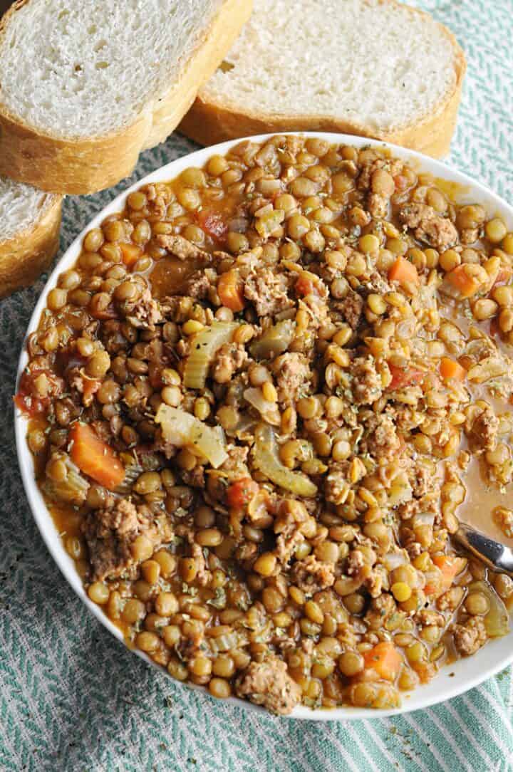 Lentils served with bread